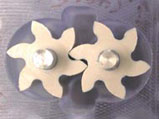 Medical gear pump with asymmetric teeth